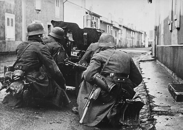 WWII street battle