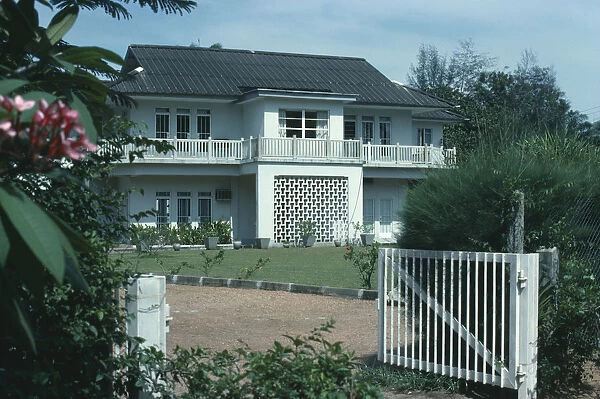 20063939. NIGERIA Lagos Middle class housing in city suburb