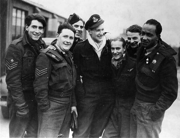 A Lancaster Bomber Crew (b  /  w photo)