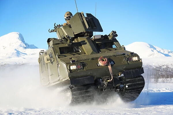 Royal Marines Teach USMC on their Over Snow Vehicle of Choice