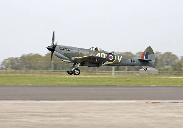 Spitfire TE311 LF XVIE returns to the runway at RAF Coningsby following her display