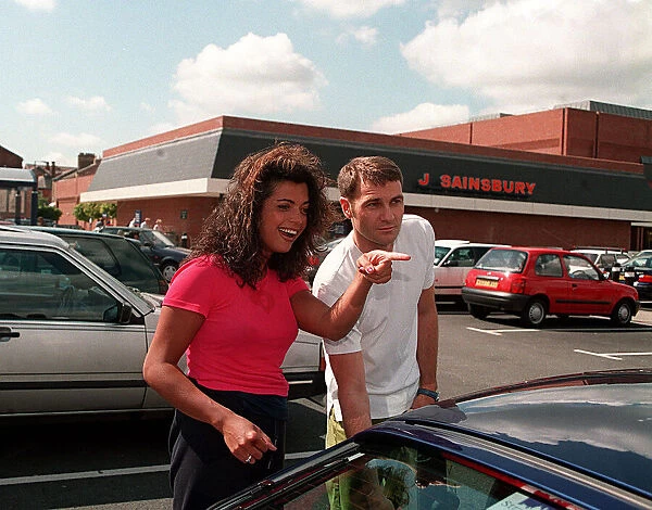 Tv Presenter Jenny Powell & Tony Baxendale July 1997 shopping at Sainsburys A©mirrorpix