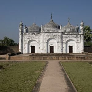Building in the Khushbagh, Garden of Happiness, enclosing the tombs of Siraj-ud-Daulah
