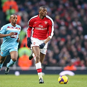 Arsenal vs. West Ham: A Battle of Midfielders - Abou Diaby and Savio Nsereko Face Off in a Scoreless Barclays Premier League Clash at Emirates Stadium (January 2009)