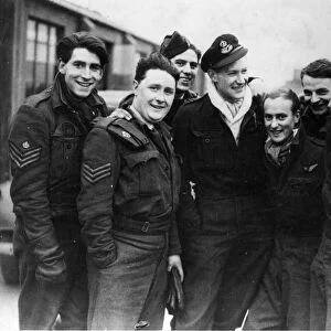 A Lancaster Bomber Crew (b / w photo)