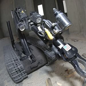 Retractable arm of Talon 3B Robot disconnecting the wiring of a simulated claymore