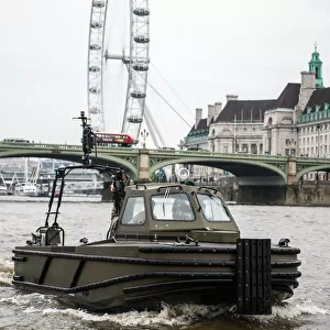 Army Engineers Train for Ops on the Thames Amid Historic Race