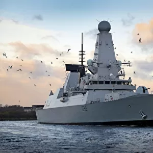 HMS Defender Arriving in Glasgow