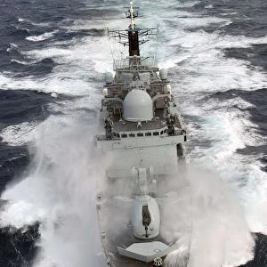 HMS Nottingham braves rough Atlantic seas