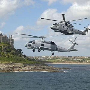 A Merlin HM Mk1 helicopter from RNAS Culdrose, with a Seahawk from the Australian Navy