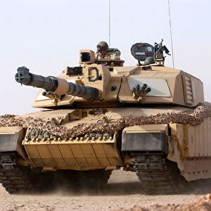 A QRL Challenger 2 at a media demonstratio. Kuwait. 13 / 03 / 2003