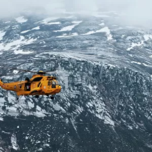 RAF Search and Rescue Helicopter in the Cairngorms