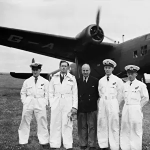 The crew of G-AFRL Handley Page H. P. 54 Harrow of Flight Refuelling Ltd pose with Sir Alan