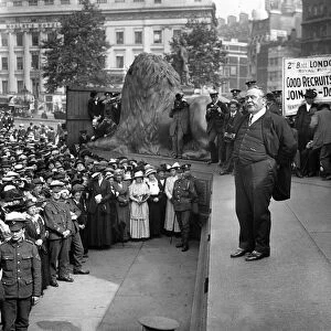 Horatio Bottomley recruiting for the World War I in Trafalgar Square in 1914